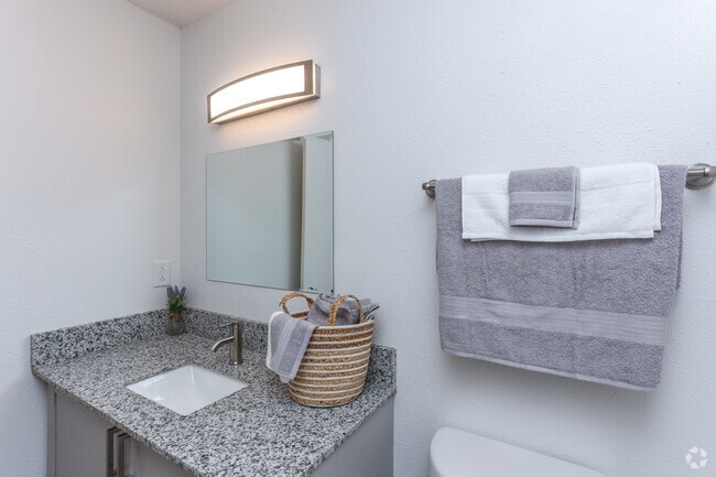1BR, 1BA - 910 SF
