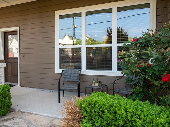 Photo - 5605 Roosevelt Ave