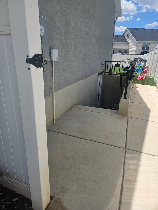 Photo - 913 N 260 W