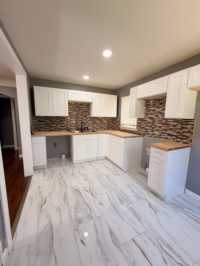 Photo - 18467 Evergreen Rd