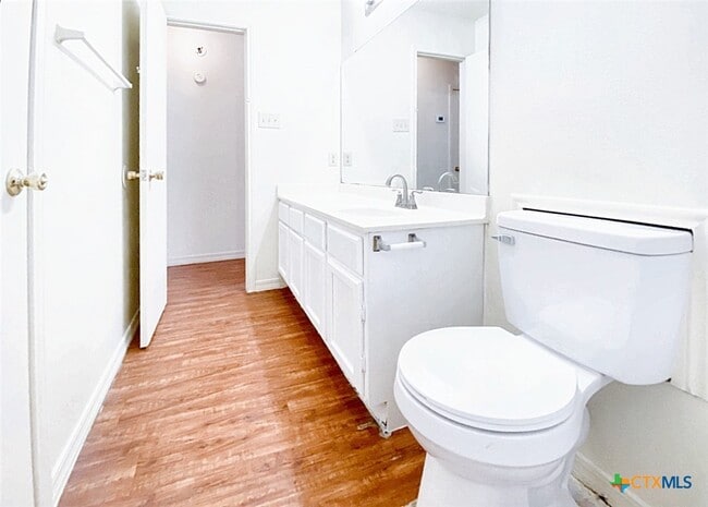 Photo - 111 Hughson Ct