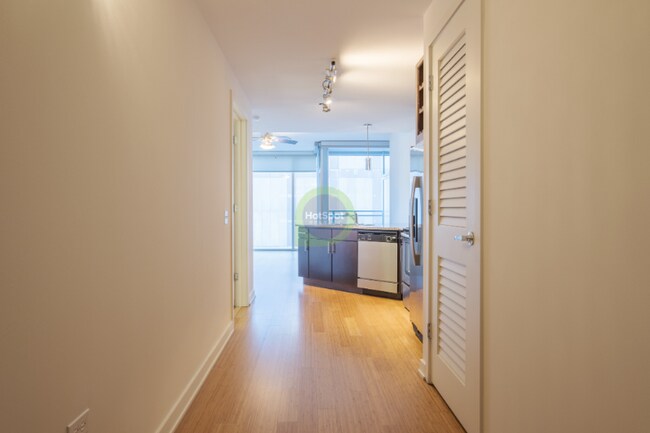 Photo - 161 W Kinzie St