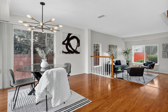 Photo - 4054 Perth St