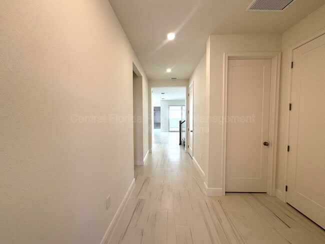 Photo - 9819 Gobat Aly