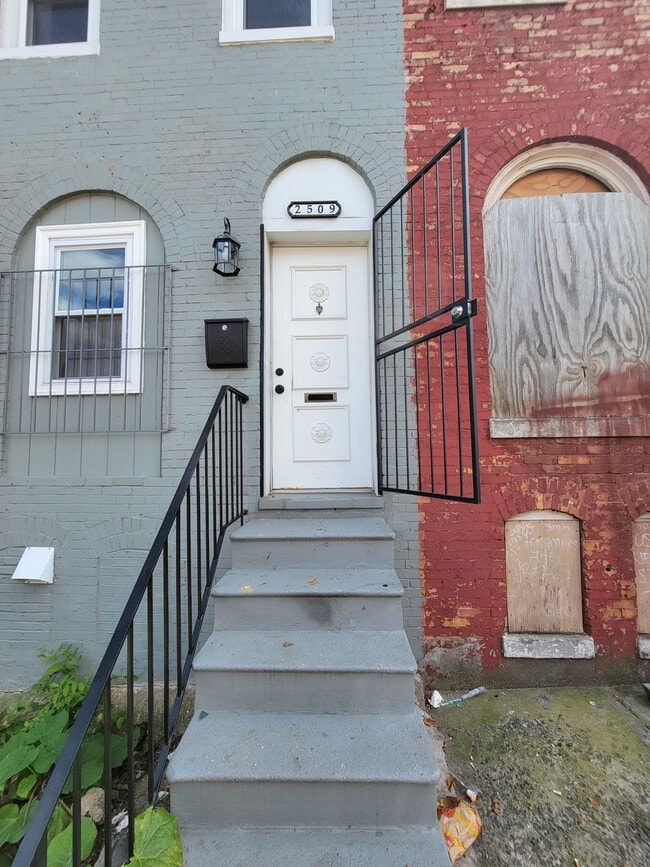 Building Photo - 2509 McHenry St Rental