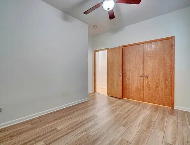 Photo - 520 W Olney Rd