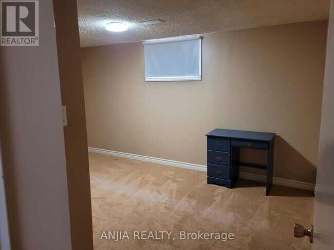 Photo - 1299 Shamir Crescent