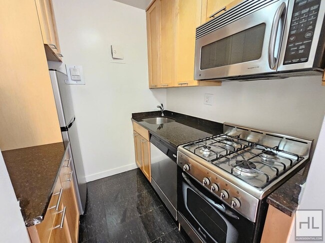 Photo - Top-Floor Alcove Studio Near Union Square Unit PHH00