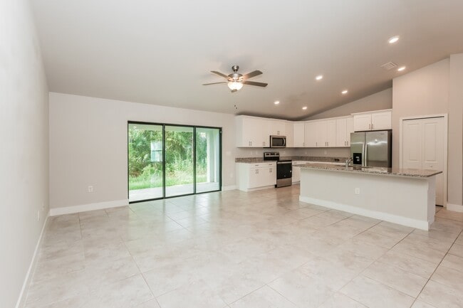 Photo - 2509 18th St W