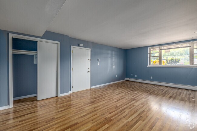2BD, 2BA - 900 SF