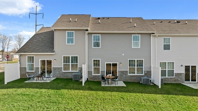 Photo - 572 Trinity Way