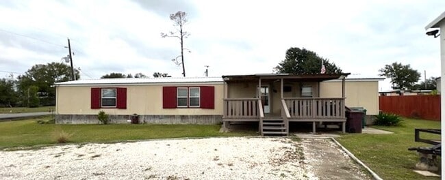 Building Photo - 3 Bedroom 2 Bath Mobile Home located in South Lake Charles