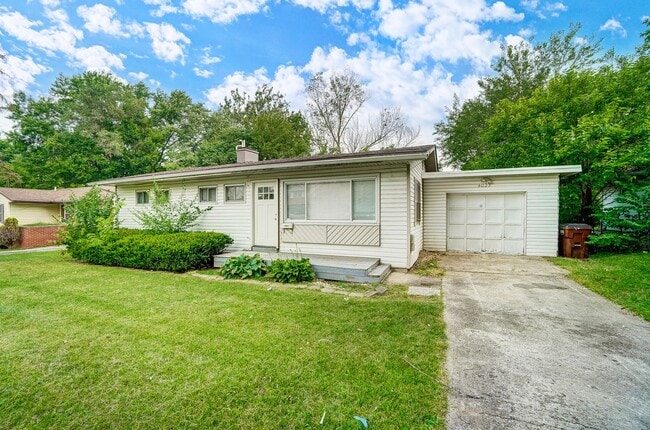 Photo - Three Bedroom Home in Dayton with Back Yard