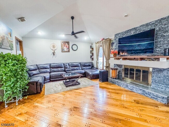 Photo - 617 Sycamore St