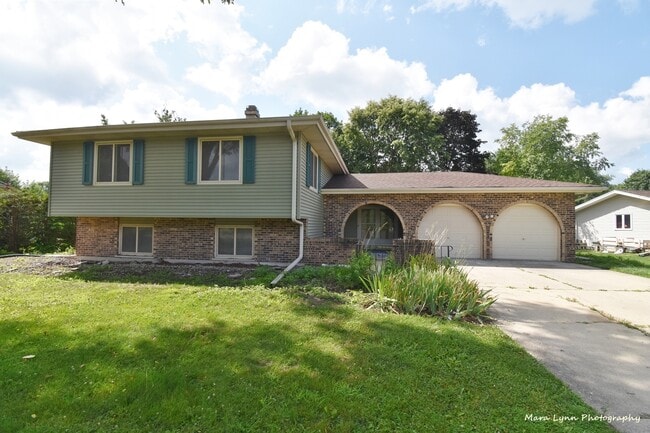 Building Photo - 106 W Kendall Dr Rental