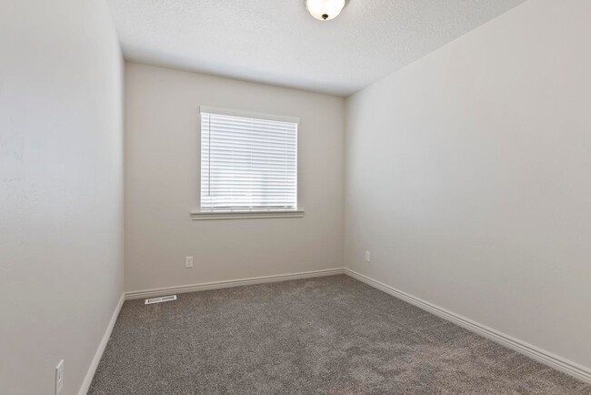 Photo - 4Bed 2.5Bath Townhome in Spanish Fork!