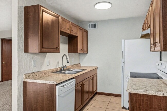 Photo - 1123 Tree Ridge Ln NE