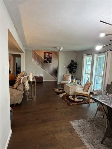 8044 Woodhue Cir