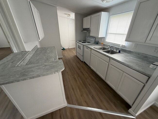 Photo - 3 Bed/2 Bath Mobile Home