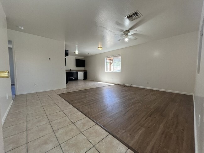 Photo - Four Bedroom Duplex; Water Included! Unidad 1