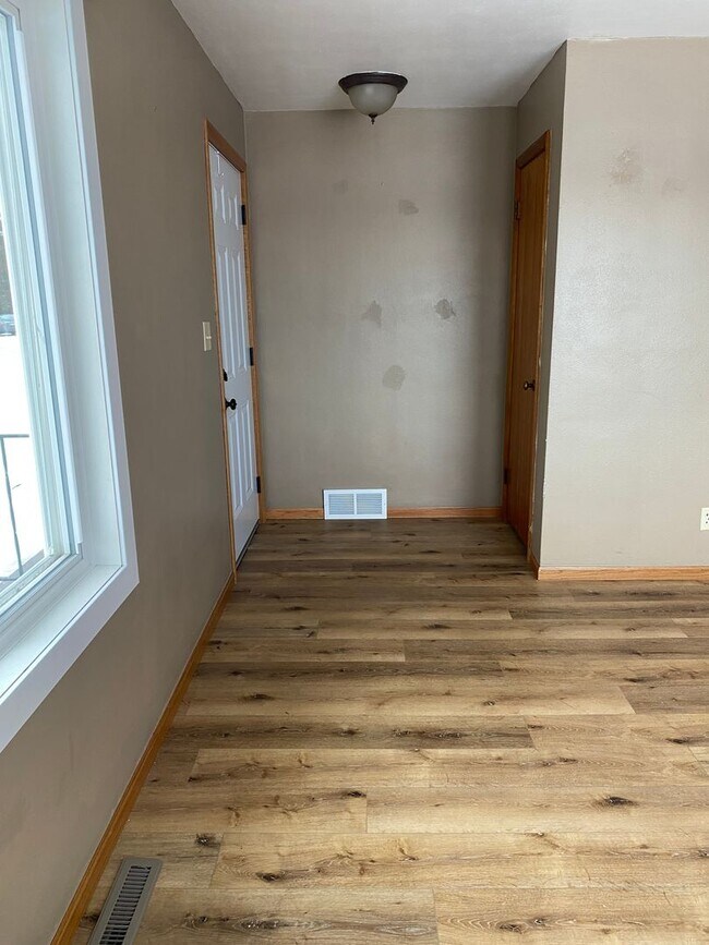 Photo - 5 bedroom/ 2 bath home within walking distance to BSU