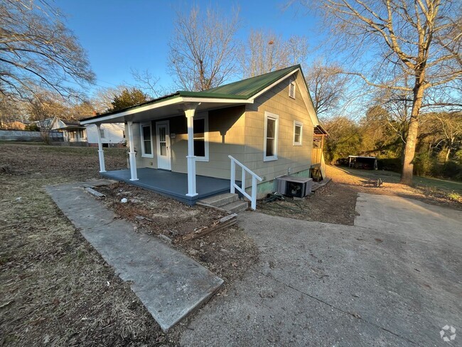 Building Photo - 3 Bed 2 Bath Home