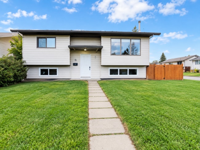 3810 25 Av NW