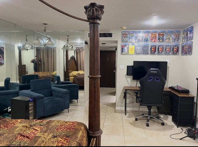 Photo - 2016 Main St Unit 1708