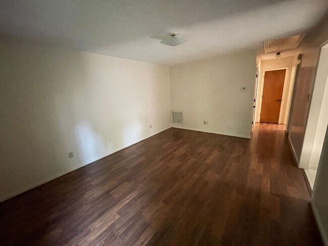 1135 Bridges St Unidad 1135 Bridges Unit D