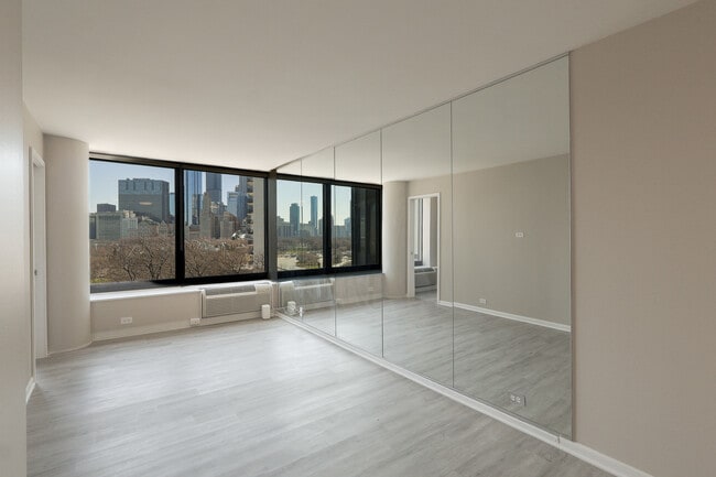 Photo - 155 N Harbor Dr Unidad 614