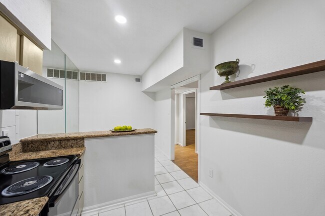 Photo - 2100 Tanglewilde St Unit 529