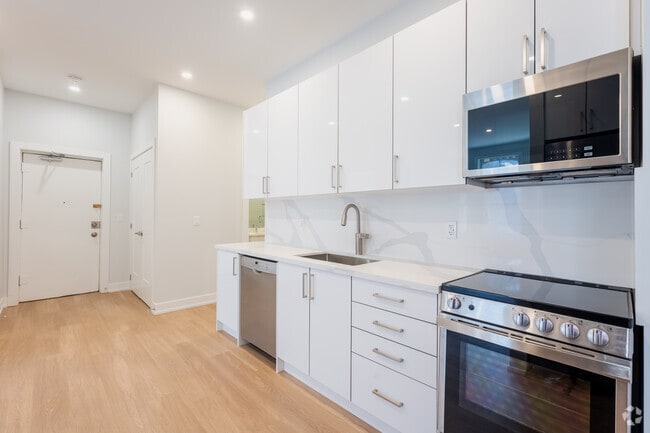 2BR, 1BA - 673SF - Kitchen - 592-596 Church St & 67-71 Gloucester St