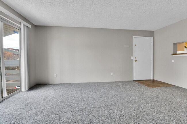 Photo - $1,550.00 - 2 Bed, 2 Bath Condo in Denver with In-Unit Laundry! Unidad F203