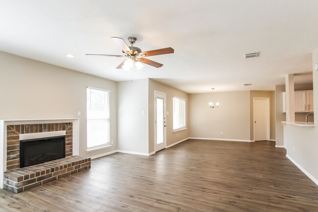 Photo - 302 Dunford Ct