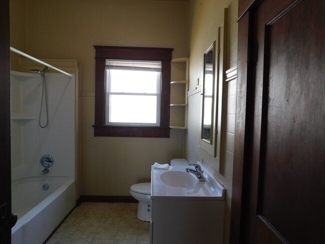 Photo - Cute 2 Bedroom 1 Bathroom House