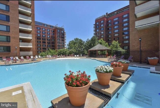 Photo - 1121 Arlington Blvd Unit 327