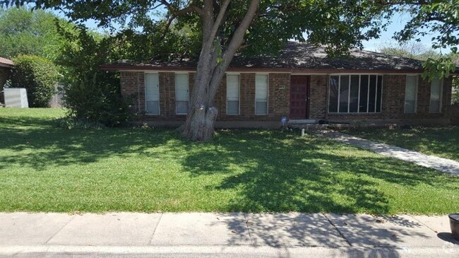 Building Photo - 1140 Shadywood Ln Rental