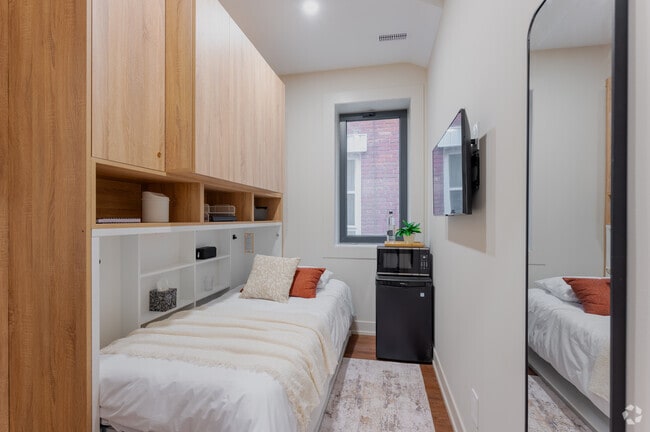 6BR, 3BA - Bedroom - 23 Ross | Student Housing