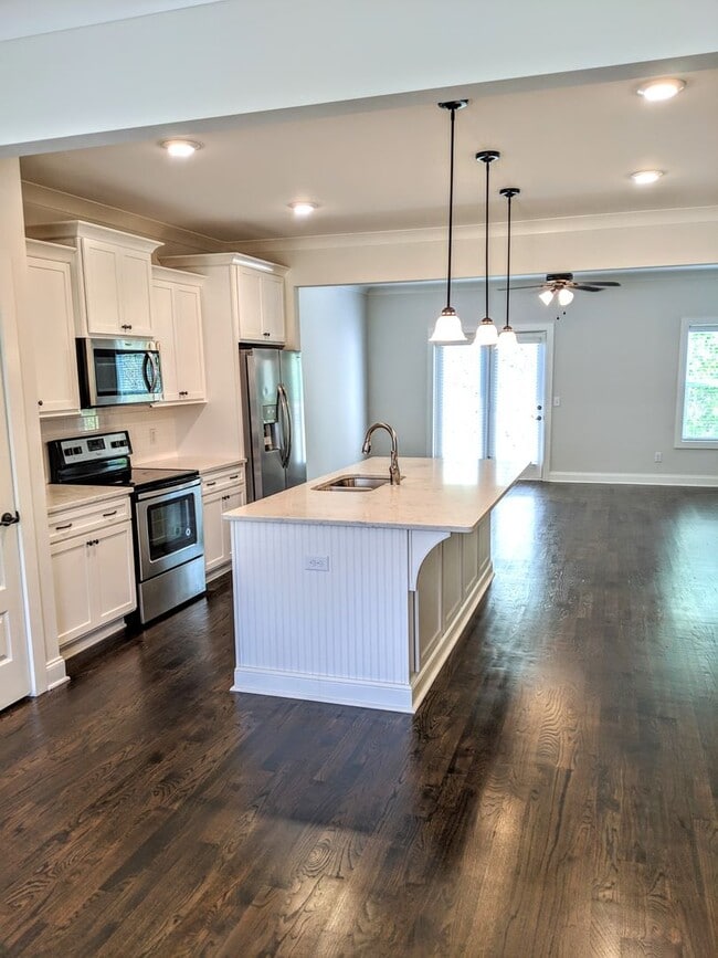 8100 Lenox Creekside Dr