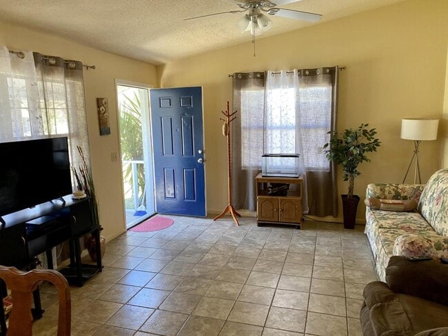 Photo - 493 N Sams Point