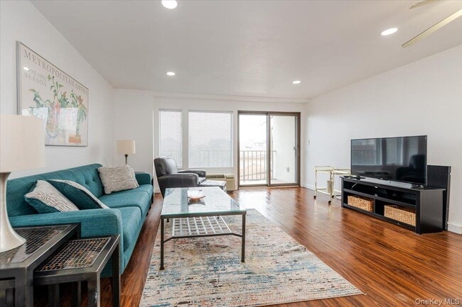 235 W Park Ave Unit 205