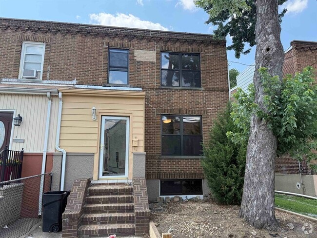 Building Photo - 811 Minnie Pl Rental