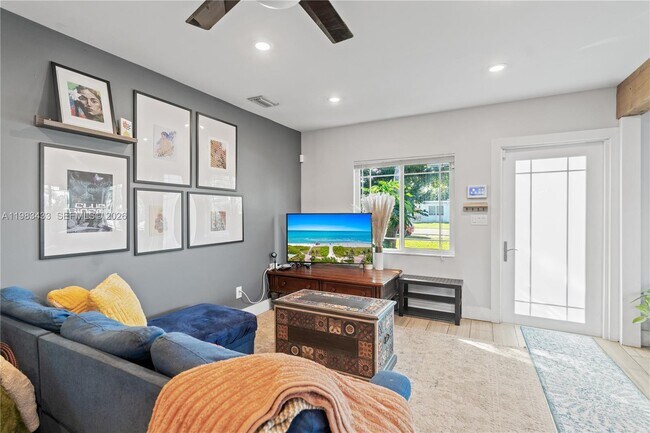 Photo - 2447 Wilson St