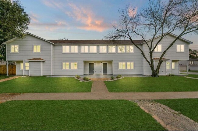 Building Photo - 5763 Easthampton Dr Rental