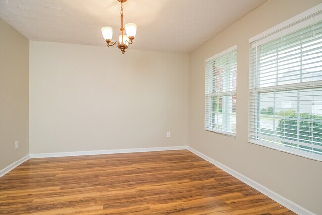 Photo - 640 Elderberry Way