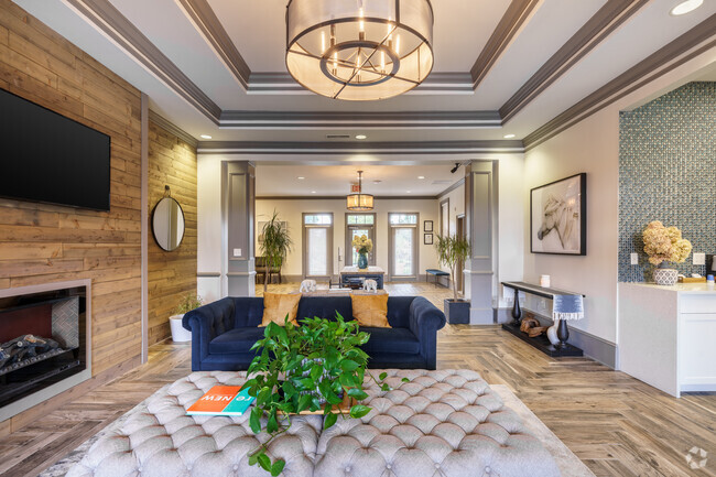 Lobby - Apartments at Glenmoore