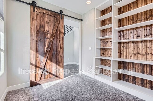 Photo - 562 E Hinsdale Ave