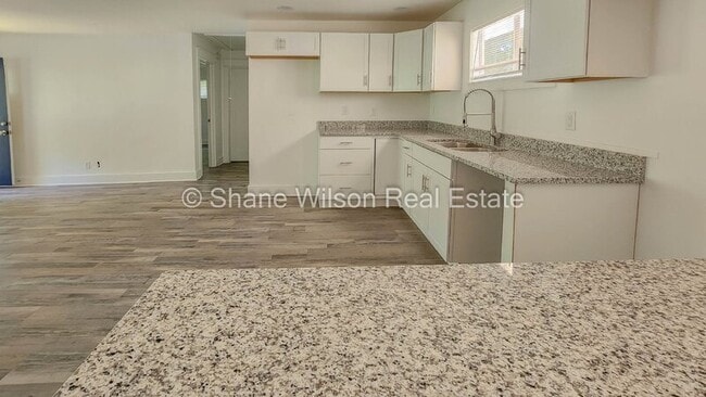 Photo - 108 Halsey St