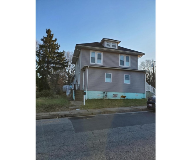 Building Photo - 3247 Magnolia Ave Unit G Available W/PRIV BATH $950