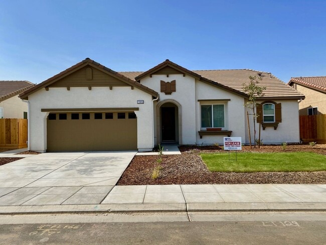 Building Photo - $2,295 Bullard & Leonard, Charming 3 Bedroom - La Canada Ave, Clovis